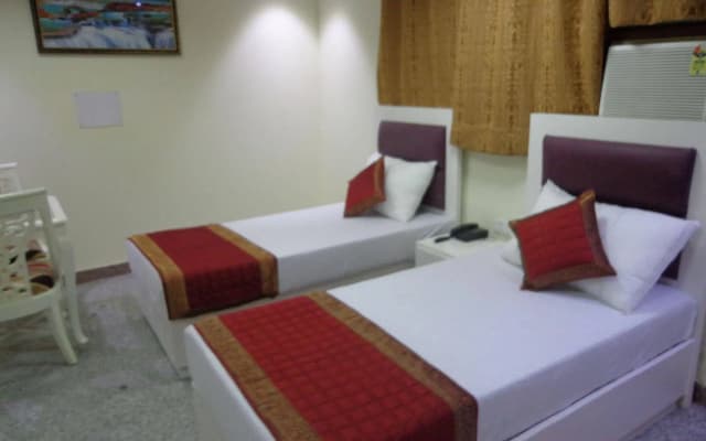 Airport Hotel The Paramont - photo 3