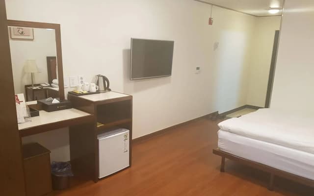 Youngbin Hotel - photo 4