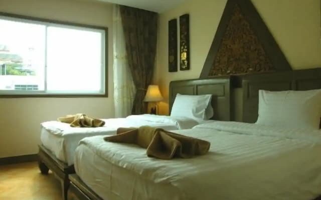 Red Balcony Hotel - photo 5