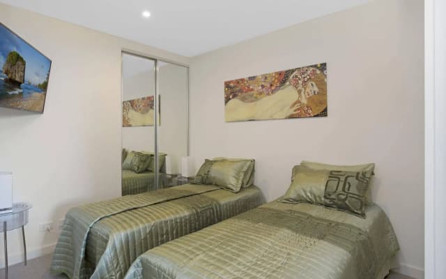 St Kilda Holiday Apartments - photo 3