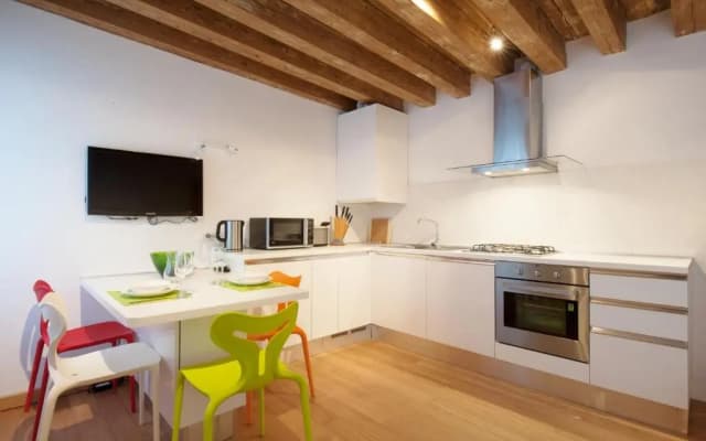 The Lion's House APT3 - photo 2
