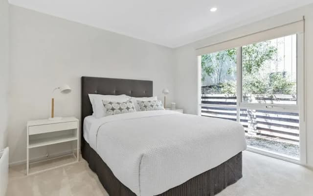 Clifftop Coastal Sanctuary With Panoramic Views - photo 4