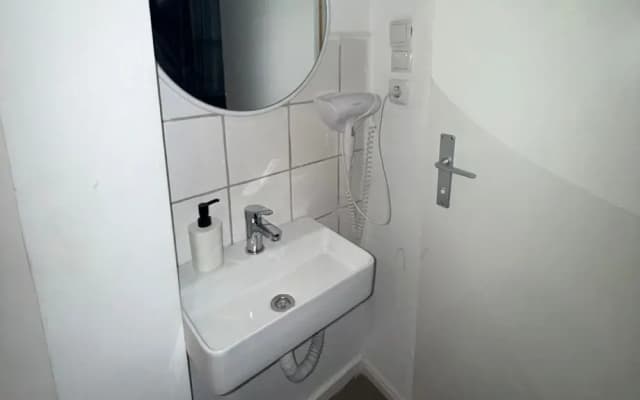 Modern 2BR Flat 10 Min to Westbahnhof - photo 4