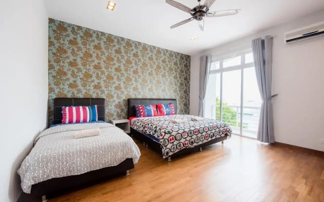 New Corner Shamrock Beach Villas Seaview - photo 3