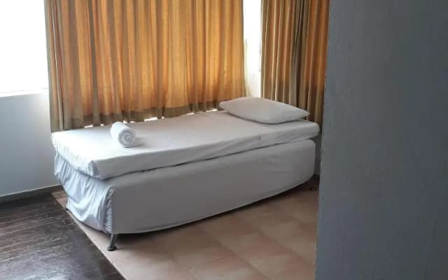 Porterhouse Beach Hotel - photo 4