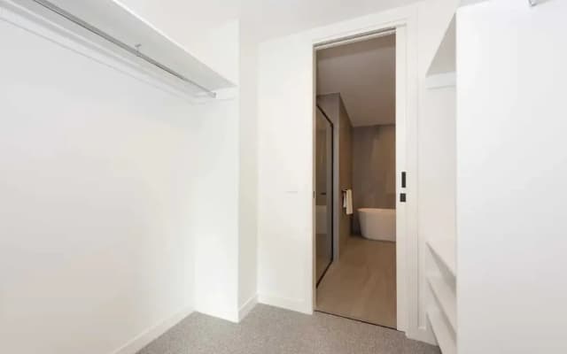 Modern 3 Bedroom Getaway Next to Chadstone - photo 2