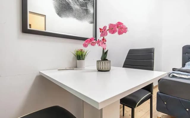 Spacious 5BR Apt Close to Augarten - photo 2