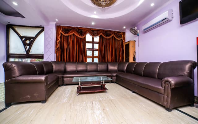 Royal Residency Hotel - photo 2