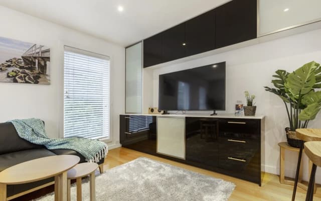 StayCentral - Port Melbourne Townhouse - photo 3