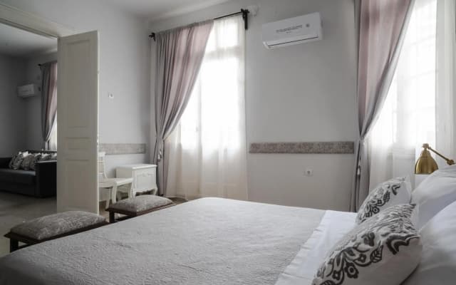Polytimon, an Athenian neoclassical apartment - photo 5