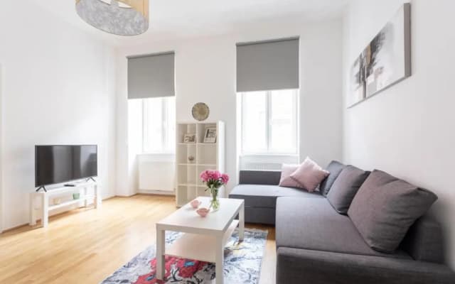 Charming Flat & Balcony near CentralStation Apt 5 - photo 2