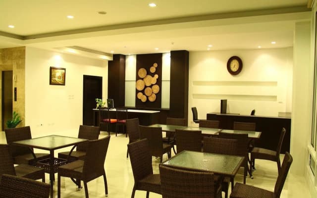 The White Pearl Hotel - photo 2