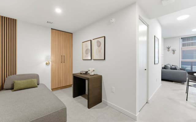 2BR + Den Downtown Miami for 5 - photo 3