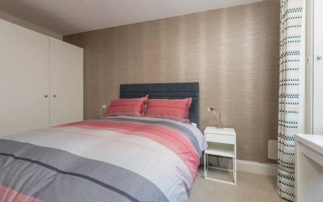 JOIVY Super Central Luxury Edinburgh Apartment - photo 4