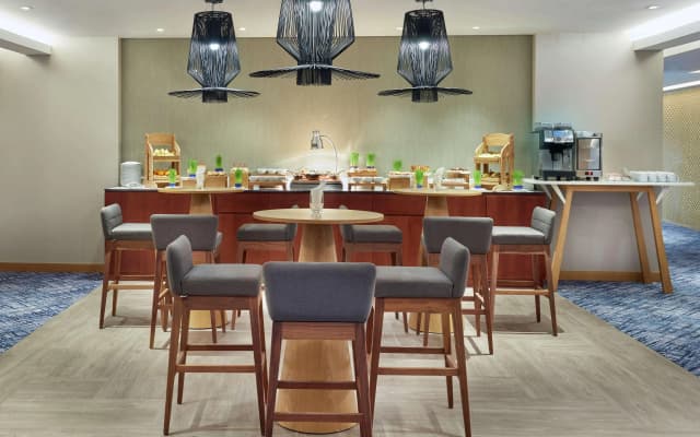 Hilton Garden Inn Muscat Al Khuwair Hotel - photo 3
