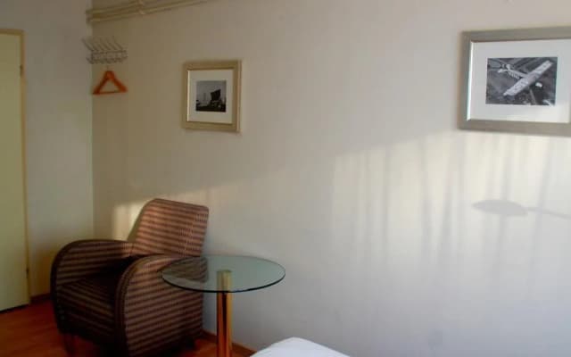 Hostel Bargain Toko - photo 4