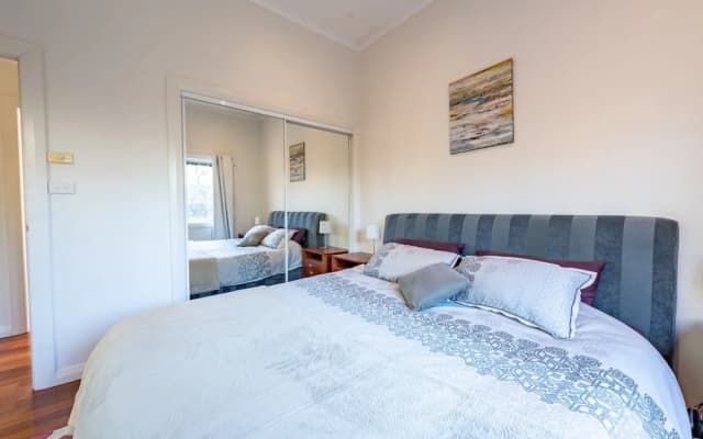Gorgeous family retreat next to the CBD - photo 3