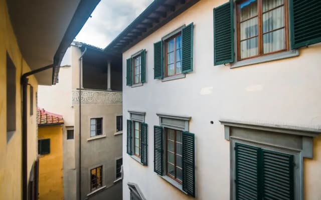Central Location in Florence Inviting 3BD Apt - photo 3