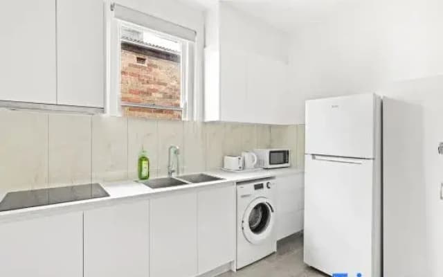 Private Room – Right by Campus & Main Street Amenities - photo 4
