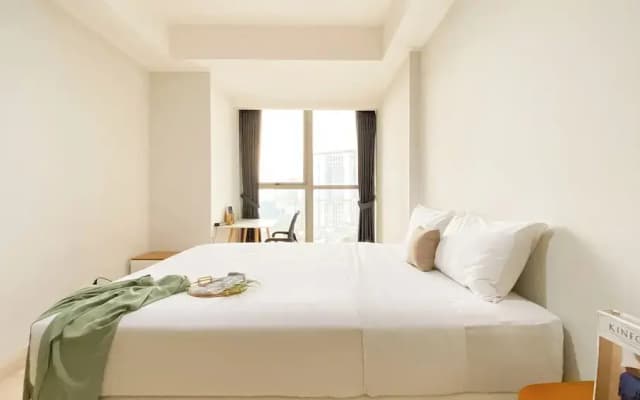 Cozy And Best Location 1Br Gold Coast Apartment - photo 3