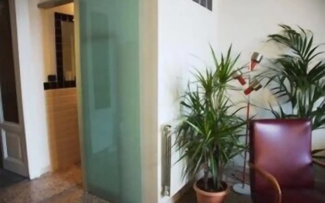 Mr. Frills Apartment - photo 3