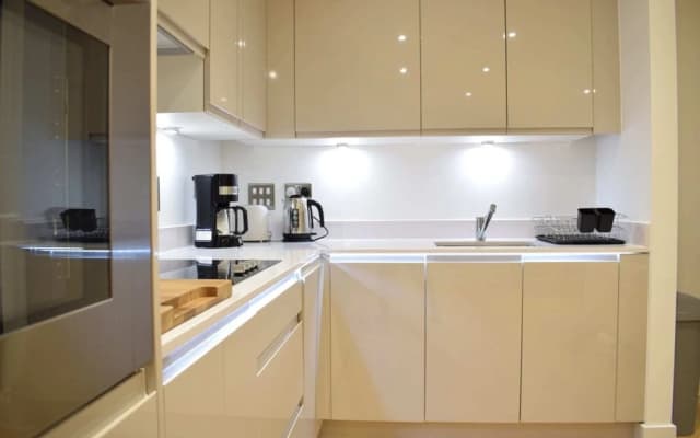 2 Bedroom Flat in Park Royal - photo 5