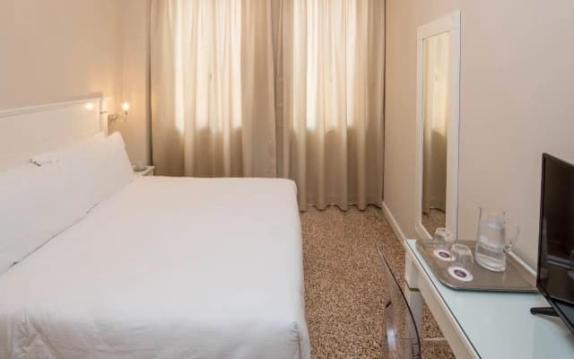 IH Hotels Venezia Salute Palace Hotel - photo 3