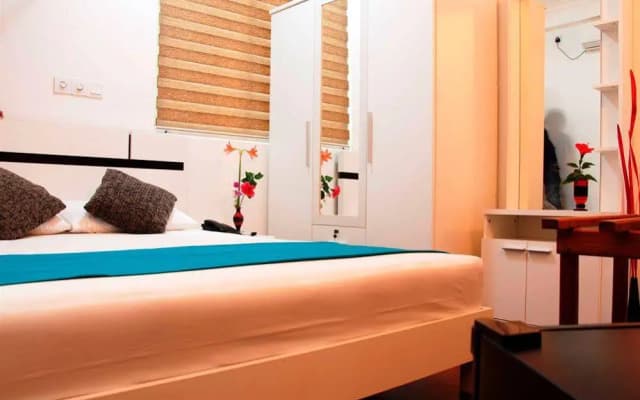 Holidaymakers Inn - photo 3