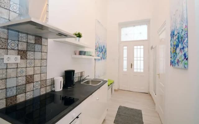 Lillybeth City Center Apartments - photo 4