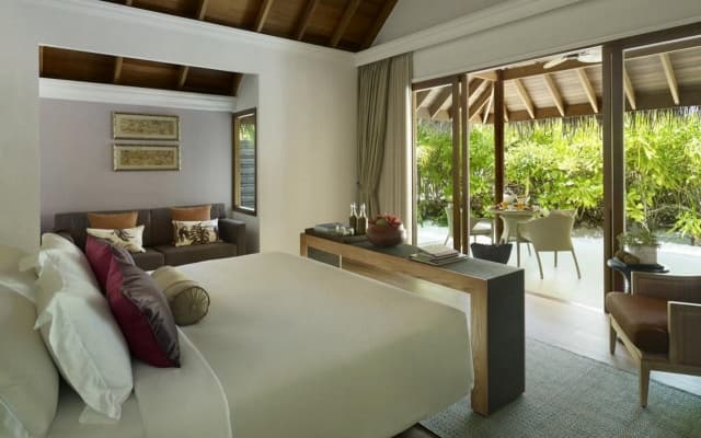 Dusit Thani Maldives Resort - photo 4