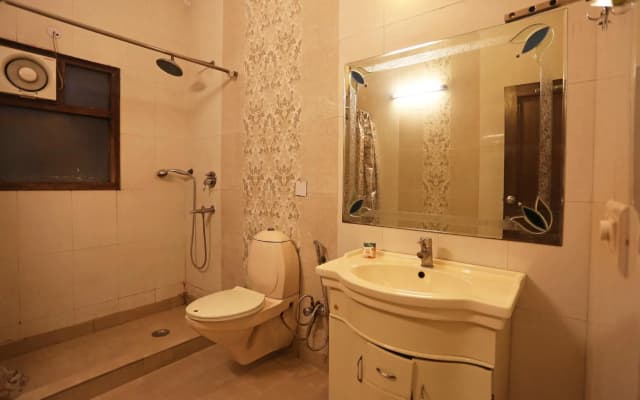 OYO DEL353 Murti Palace BED & BREAKFAST (Under the scheme of All India ) - photo 4