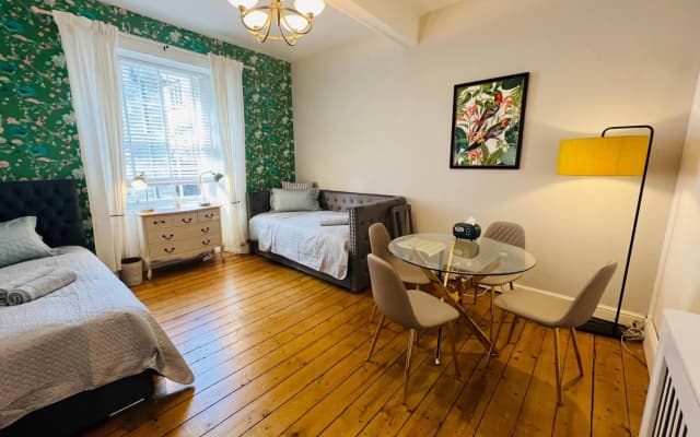 Old Town Centre Apartment 5 mins to Edinburgh Castle - photo 2