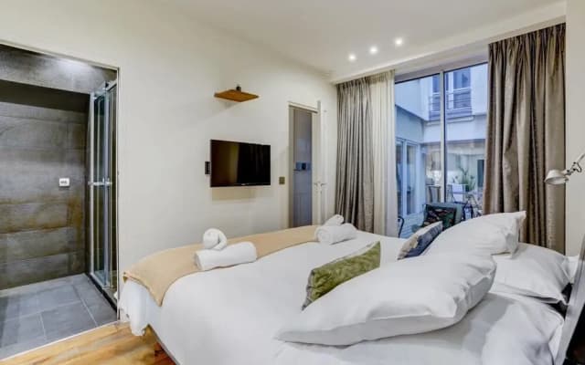 Jardin Priv Gorgeous 3 Bed House in Le Marais - photo 3