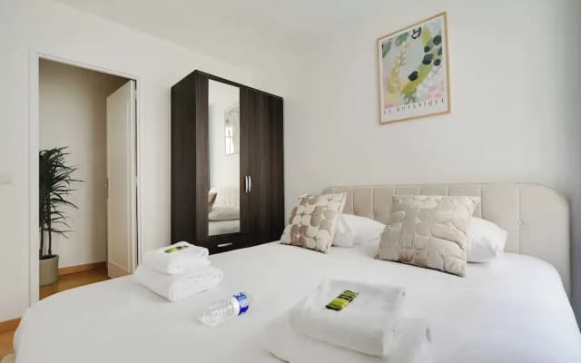 Urban Chic Apartment in Central Paris - photo 2