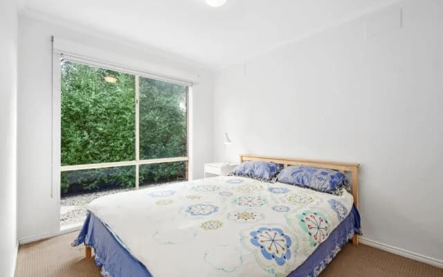 Lovely 3 bedroom unit - photo 2