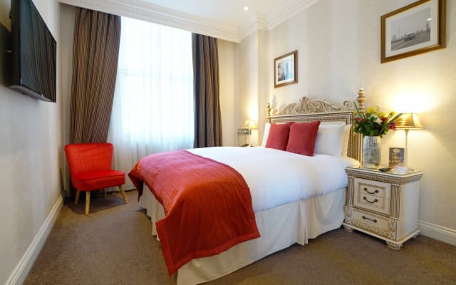 Ashburn Hotel - photo 3