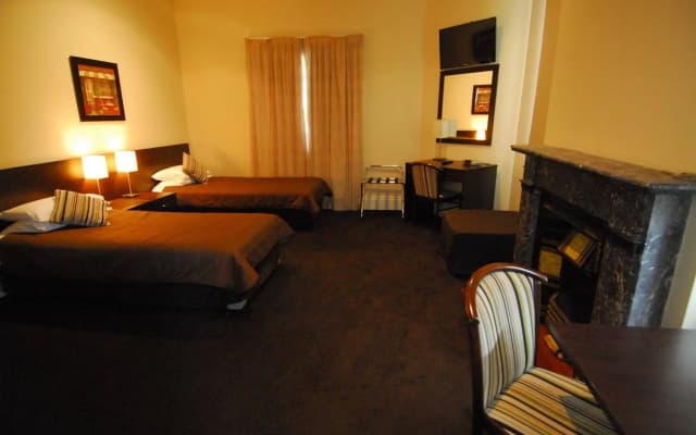 Captain Cook Hotel - photo 5