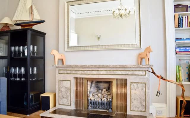 2 Bedroom Traditional Edinburgh Flat - photo 2