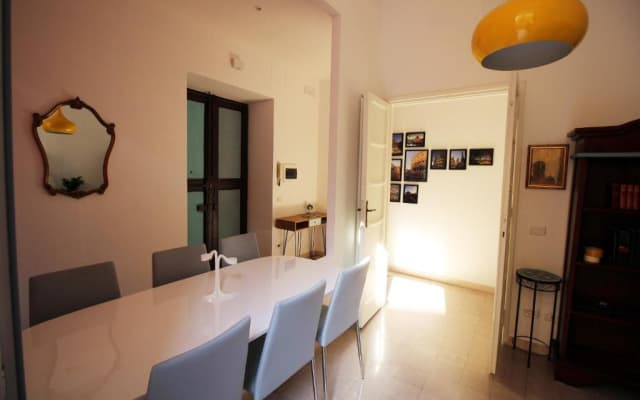 Charming Apartment Near Piramide - photo 4