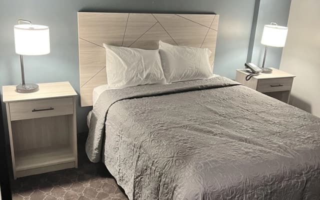 Deluxe Inn & Suites - Long Island City NYC - photo 4
