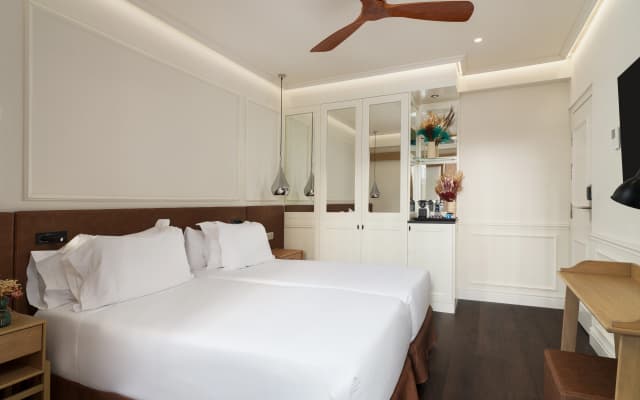 H10 Universitat Hotel - photo 5