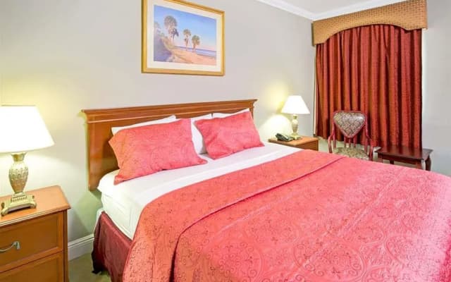 Sun And Surf Inn - photo 5