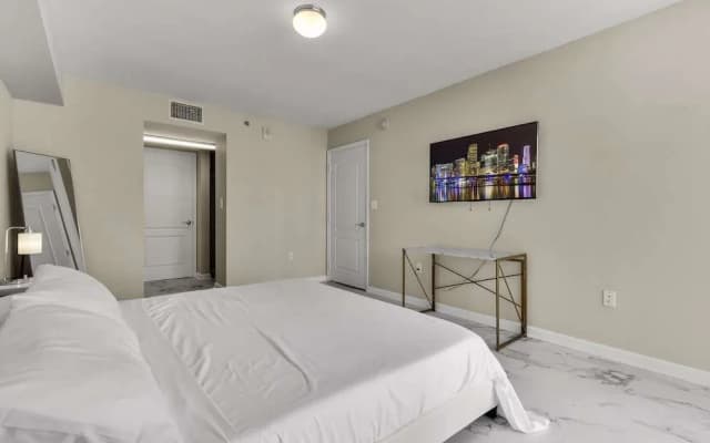The Club at Brickell Bay Luxury Suites - photo 5