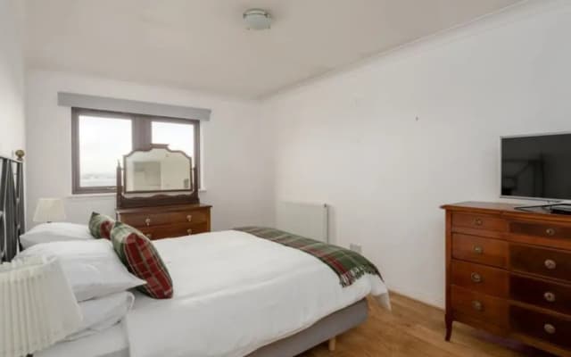 Spacious Flat In Stockbridge - photo 2
