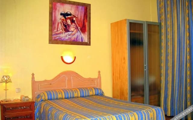 Hostal Plaza Dort - photo 4