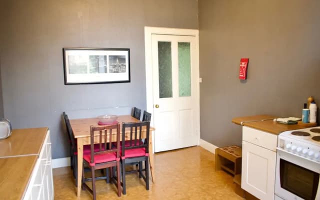 Traditional 3 Bedroom Apartment in Bruntsfield - photo 4