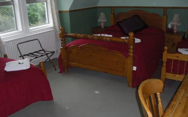 The Robert Burns Hotel - photo 4