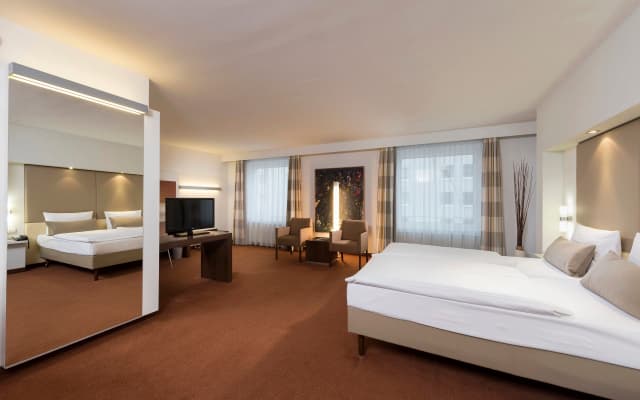 Estrel Hotel Berlin - photo 3