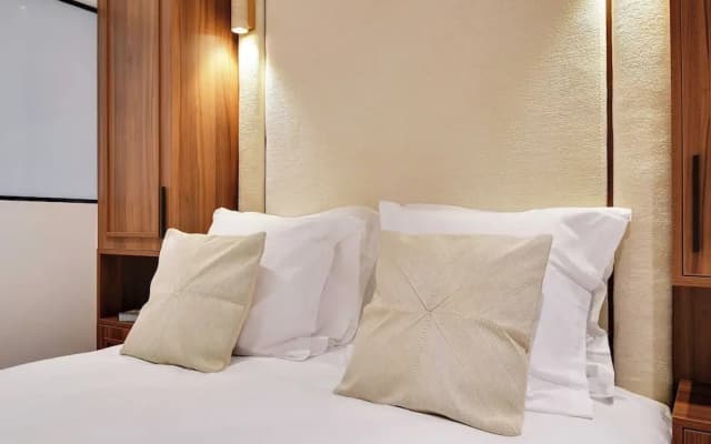 Elegant Comfort in the Heart of Paris-notre Dame - photo 3