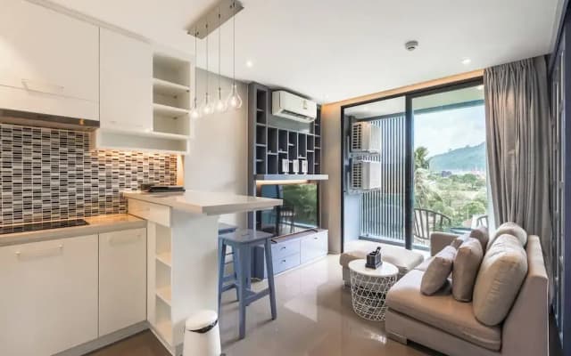 1BR Suite with Rooftop Pool C223 - photo 5